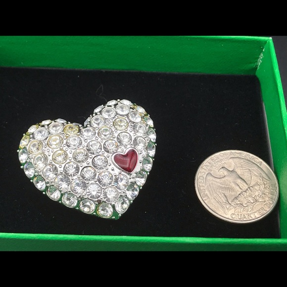 Shakira Caine Heart Shaped Pin - Picture 1 of 2